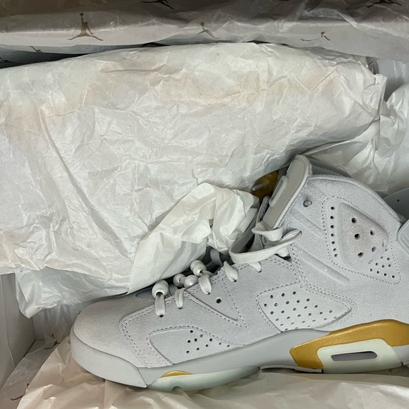 Jordan Air 6 Retro Pearl ✨ in Platinum and Glacier Blue and Gold - Picture 1 of 4